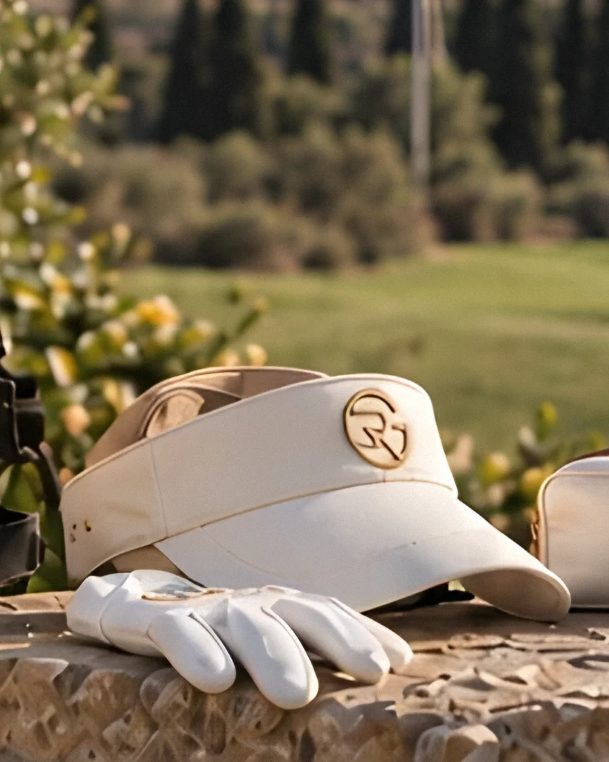 Cream GasaRoca visor and white glove